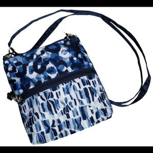 Glove It Women's 3 Zip Carry All Bag
Blue Leopard Print